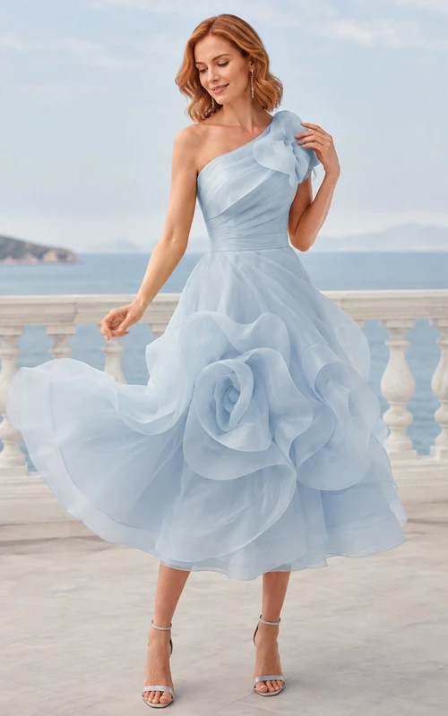 Vestido de invitada escultural de organza floral con un solo hombro en azul cielo