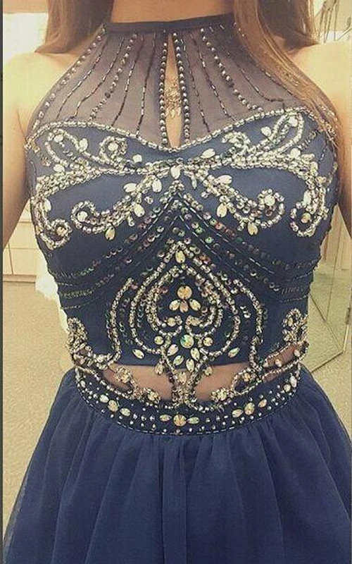 Robe de cocktail mini sans manches, sexy, dos nu, ornée de perles et de cristaux.