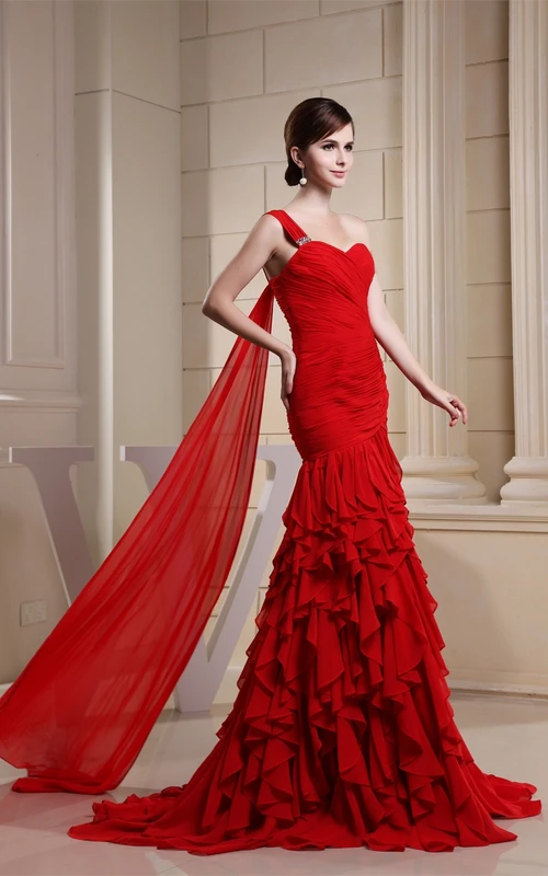Vestido largo de gasa con escote corazón, volantes fruncidos en cascada y tirante único.