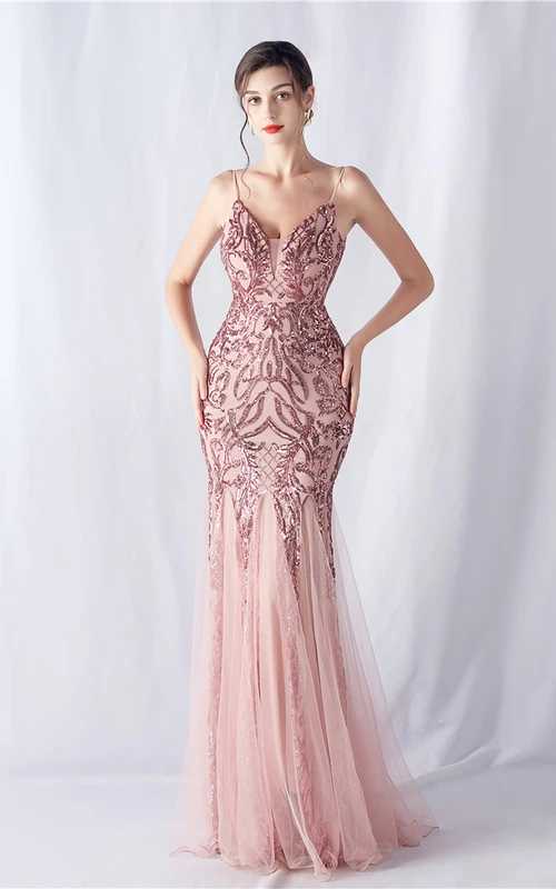 Vestido de noche de alta gama con estampado floral y detalles de malla y cuentas.