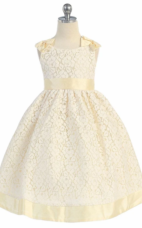 Robe de demoiselle d'honneur mi-longue en dentelle florale avec nœud et ruban
