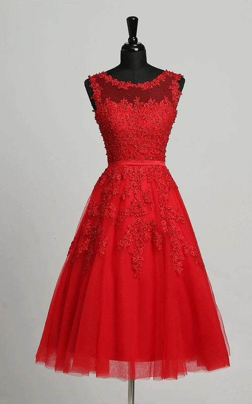 Robe trapèze sans manches, longueur genou, fermeture éclair, illusion, tulle adorable et modeste orné d'appliques et de sequins