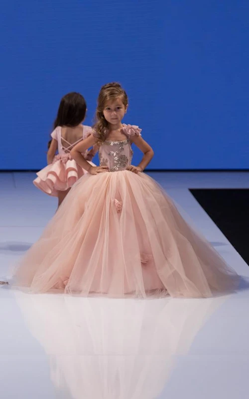 Zartes rosa Tüllblumen-Mädchenkleid mit Schleppe
