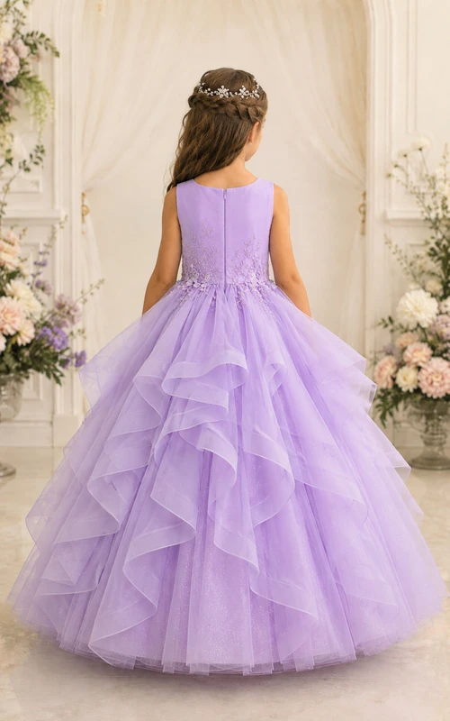 Lavendelfarbenes Ballkleid aus Tüll für Blumenmädchen mit Applikationen und Kaskadenrüschen