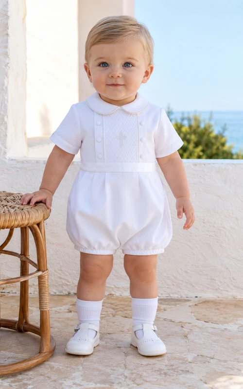 Pelele de bautizo tipo burbuja con cuello Peter y cruz bordada en blanco para bebé niño