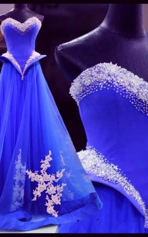Robe de soirée glamour en tulle à décolleté cœur ornée d'appliques et de perles