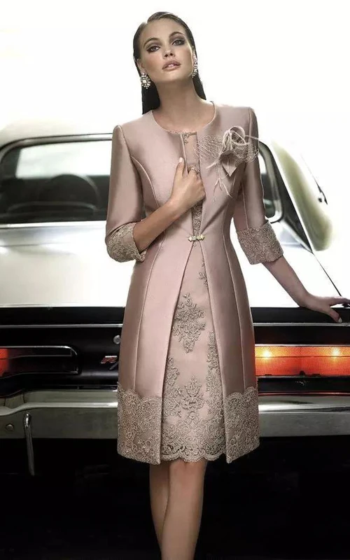 Vestido de satén Jewel de corte A hasta la rodilla con mangas de 3-4 pulgadas y cierre de cremallera en la espalda, ideal para la madre de la novia.