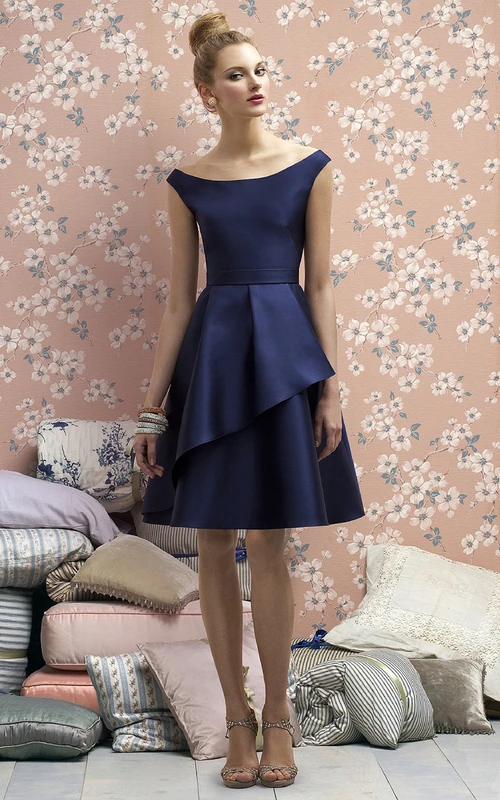 Elegantes knielanges, blaues Brautjungfernkleid aus Satin mit Rundhalsausschnitt