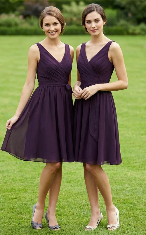 Chiffonkleid mit überkreuztem V-Ausschnitt und Schleife