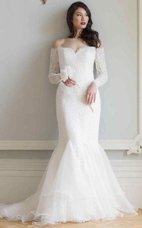 Vestido de novia de manga larga con escote palabra de honor, estilo trompeta, de encaje y organza con volantes, drapeado y efecto ilusión.