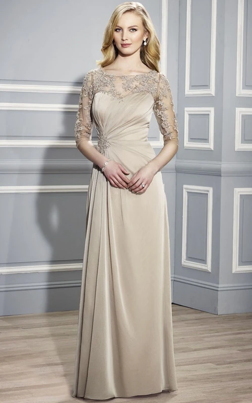 Vestido formal de gasa con cuello barco y mangas cortas con apliques