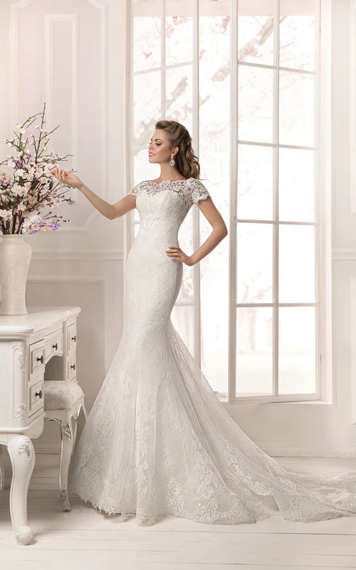 Robe fourreau longue à manches courtes et applications de dentelle