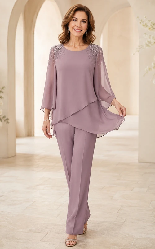Vintage-Mauve-Tunika mit romantischem Rundhalsausschnitt, Kristallverzierungen an den Schultern, Glockenärmeln und Lagenlook – perfekt für die Mutter der Braut