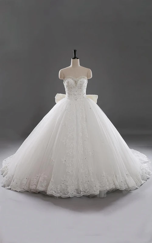 Vestido de gala de tul sin mangas con escote corazón y lazo en la espalda