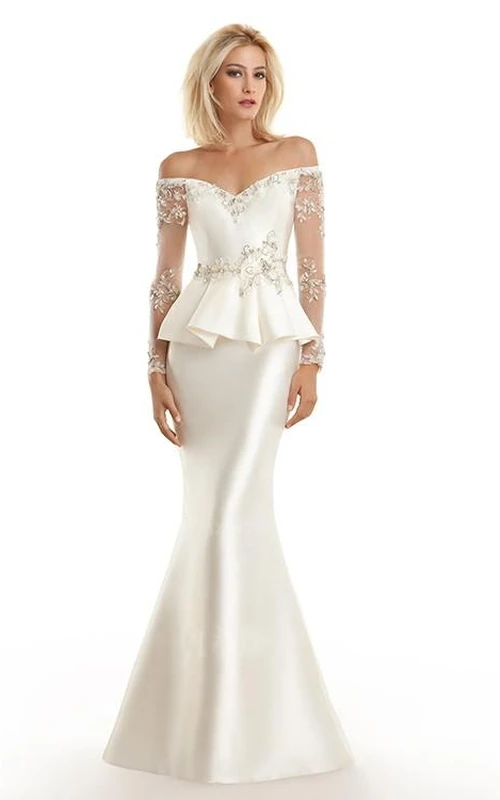 Vestido de sirena de manga larga, escote Bardot, elástico, tejido satinado, cola larga y apliques.