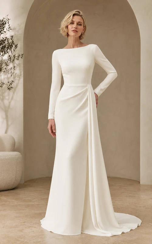 Robe de mariée fourreau en satin à manches longues et drapé sur le côté, décolleté en V profond, style bateau