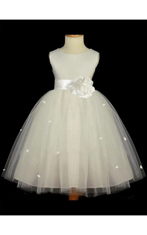 Robe de première communion pour demoiselle d'honneur, coupe trapèze, sans manches, ornée de fleurs faites main, en tulle, longueur au sol, style trapèze, sans manches, ornée de fleurs.