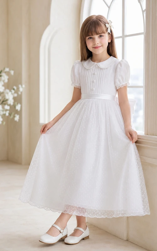 Weißes Satin-Teekleid mit eckigem Ausschnitt und kurzen Ärmeln, das sich auch als Kommunionkleid eignet