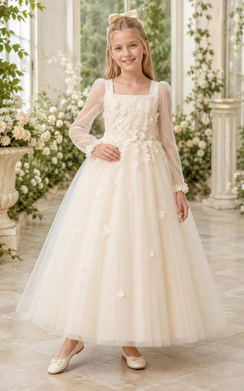 Weißes Kommunionskleid mit eckigem Ausschnitt, floralen Applikationen und Tüll, Blumenmädchenkleid
