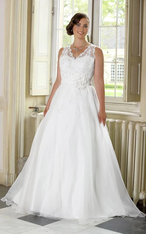 Robe trapèze longue sans manches à col en V et applications florales en satin