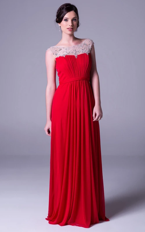 Robe de bal fourreau en mousseline de soie à manches courtes et plis, ornée de perles et de perles, avec encolure bateau