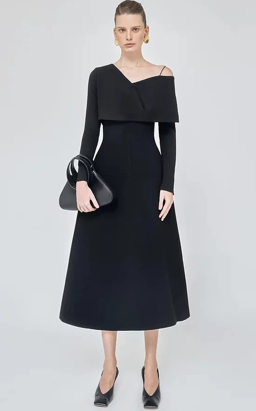 Teelanges, schulterfreies A-Linien-Cocktailkleid aus Satin