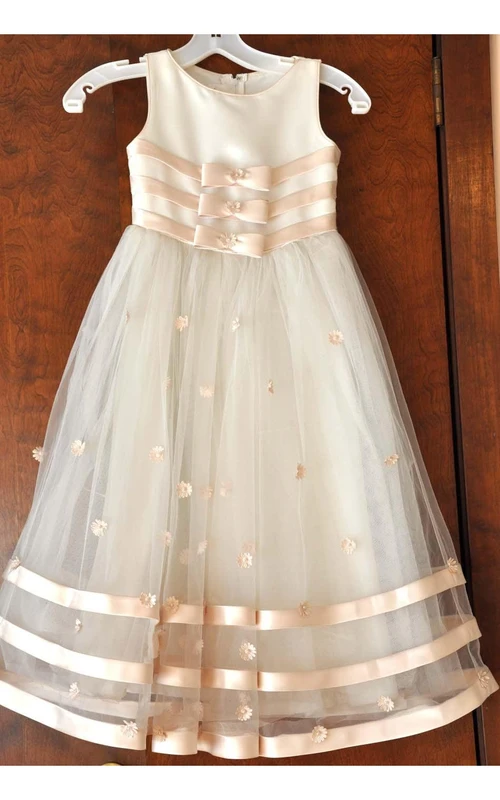 Robe longue trapèze sans manches en tulle à col rond et fleurs