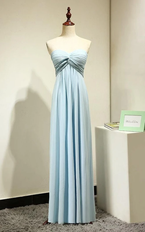 Mintblaues, bodenlanges Chiffonkleid in A-Linie mit Herzausschnitt und Falten