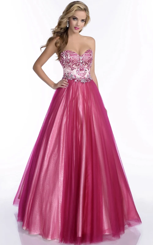 Robe de bal en tulle coupe trapèze, décolleté cœur, corsage orné de bijoux et de plis