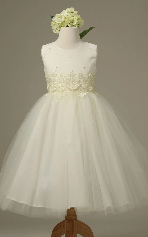 Robe de demoiselle d'honneur mi-longue à volants en tulle et dentelle fleurie