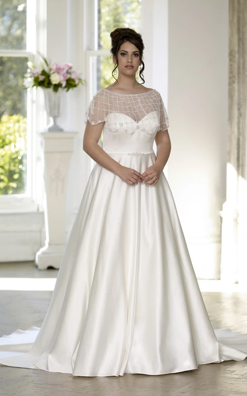 Robe trapèze longue sans manches en satin avec traîne courte et perles, décolleté cœur