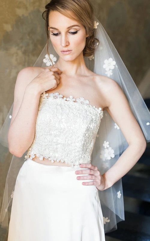 Voile de mariée court à pétales de fleurs douces