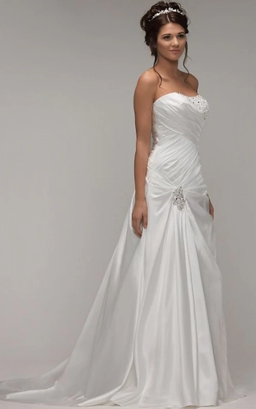 Robe de mariée maxi en satin, coupe trapèze, sans bretelles, ornée de perles, avec bretelles croisées et broche