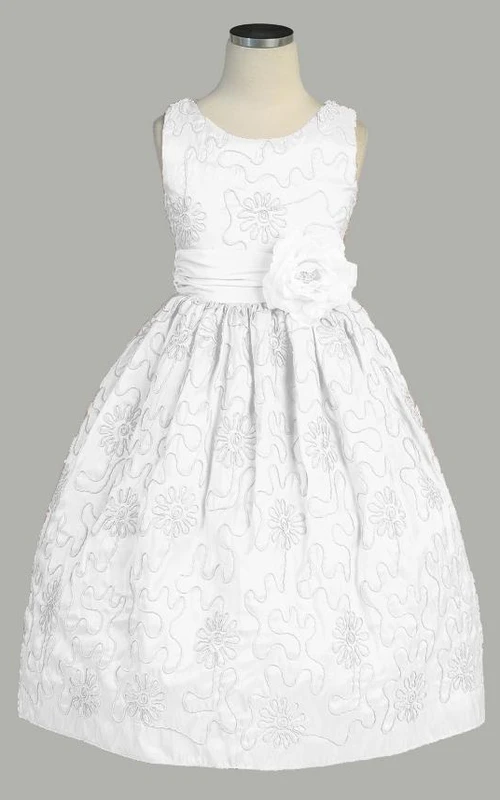 Teelanges, blumenbesticktes Taftkleid für Blumenmädchen