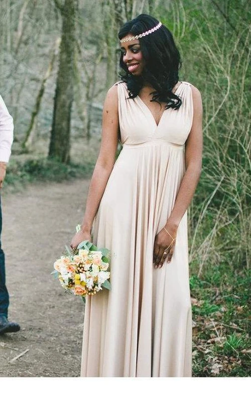 Ärmelloses Jerseykleid in A-Linie mit V-Ausschnitt, Empire-Stil und Falten, bodenlang