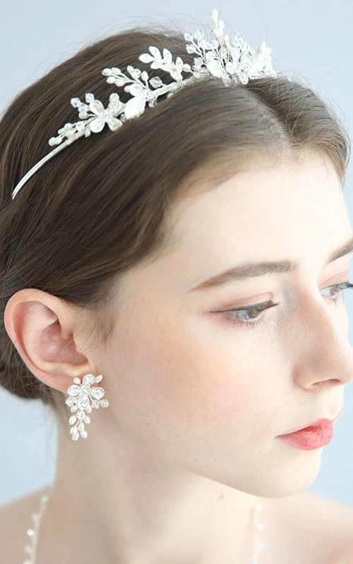 Klassisches Schmuckset aus silberner Kristall-Strass-Halskette, Ohrringen und Krone