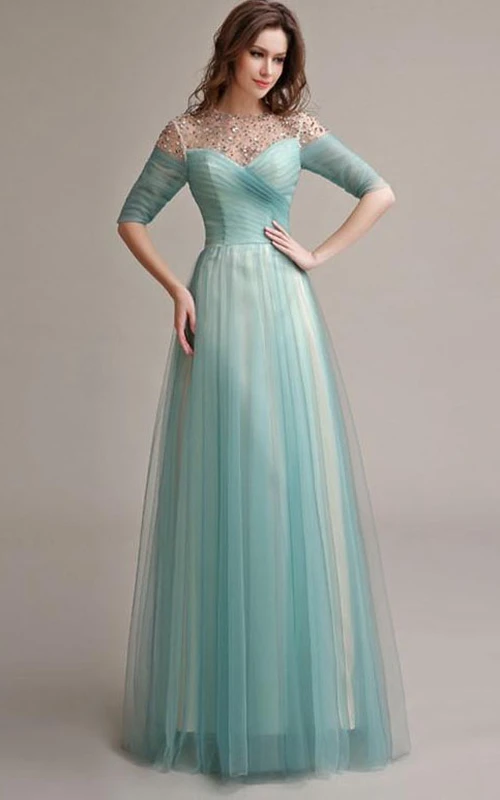 Impresionante vestido de fiesta de corte A con escote transparente y detalles de pedrería