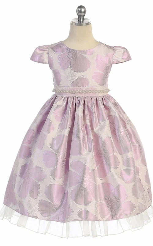 Robe de demoiselle d'honneur en organza perlé à manches courtes et longueur thé, ornée de volants