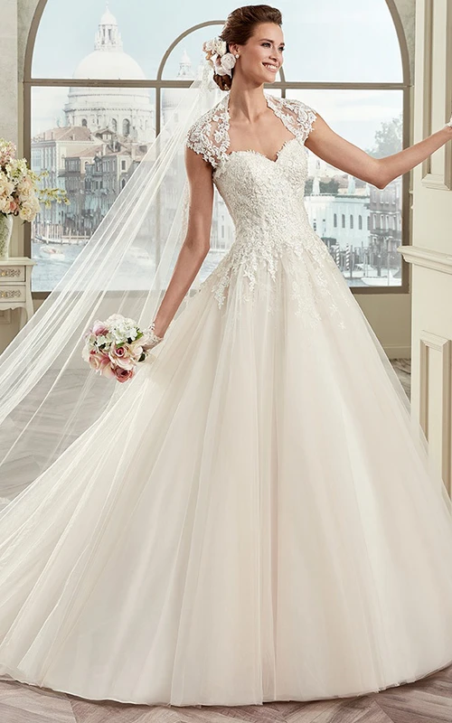 A-Linien-Brautkleid mit kurzen Ärmeln, Queen-Anna-Ausschnitt und Spitzenoberteil