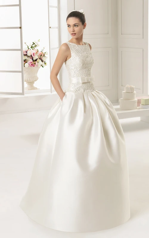 Vestido con espalda con abertura y cintura baja