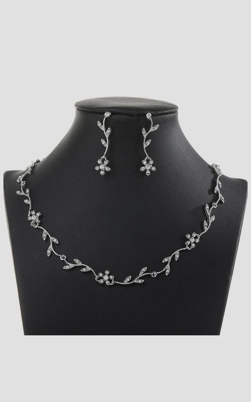 Elegantes Schmuckset mit Strass-Halskette und Ohrringen im Blumendesign
