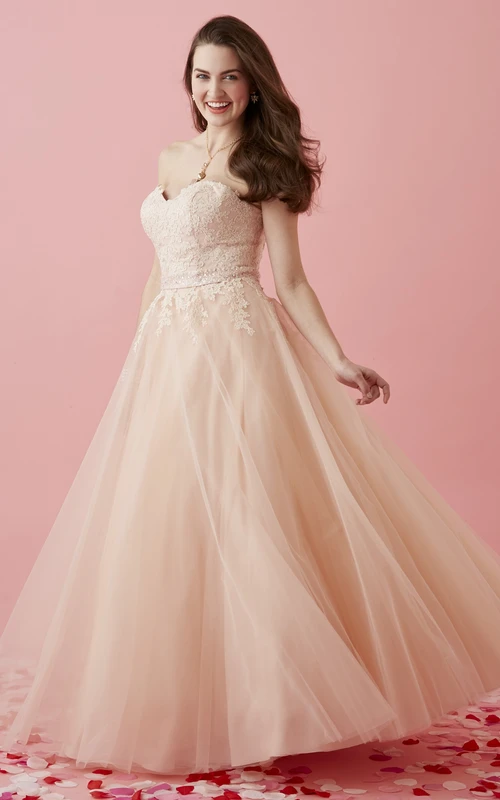 Robe de bal longue bustier cœur sans manches en tulle avec corset et appliques