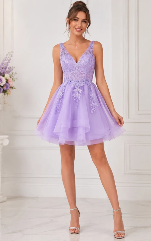 Niedliches lilafarbenes Mini-Tüllkleid mit V-Ausschnitt und Spitze für den Abschlussball