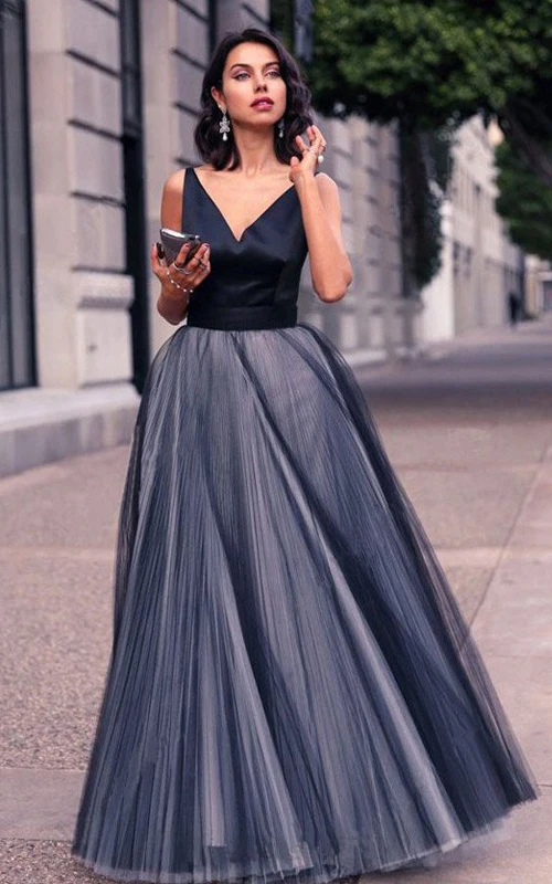 Elegantes, bodenlanges, ärmelloses Abendkleid aus Satintüll in A-Linie mit Schleife