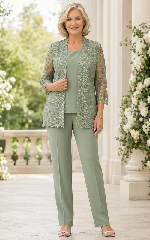 Eleganter, dreiteiliger Hosenanzug in Salbeigrün mit geradem Bein, geradem Saum und knöchellanger Hose – perfekt für die Mutter der Braut.