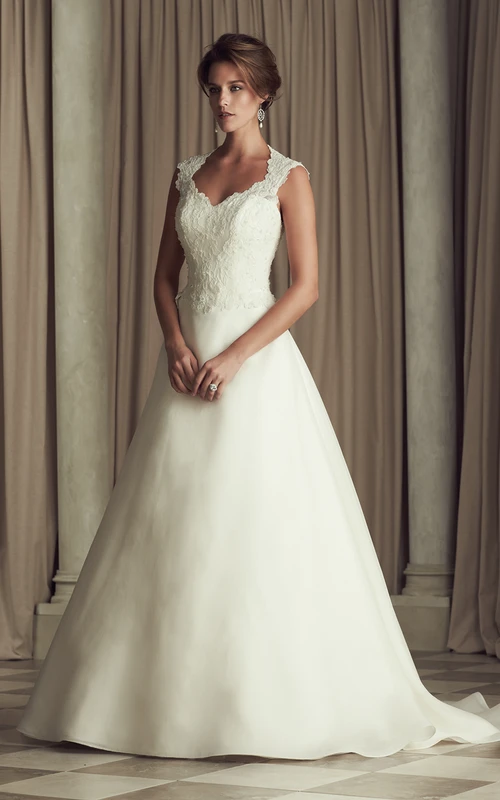 Vestido real con escote de la reina Ana y corpiño de encaje.