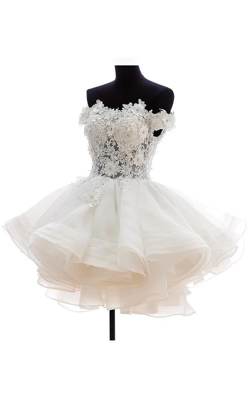 Robe de bal courte à épaules dénudées, ornée d'appliques, de boutons et d'une fermeture éclair, avec corset au dos et dentelle en organza.