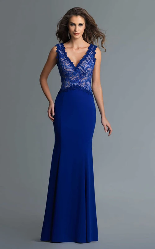 Vestido largo ajustado sin mangas con escote en V profundo en la espalda y encaje.