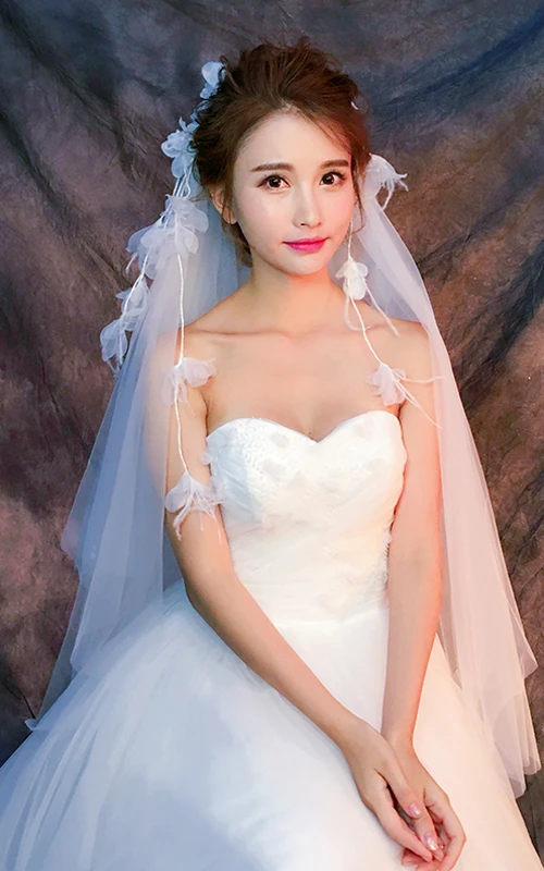 Nouveau voile de mariée court, simple et magnifique à pompons de fleurs