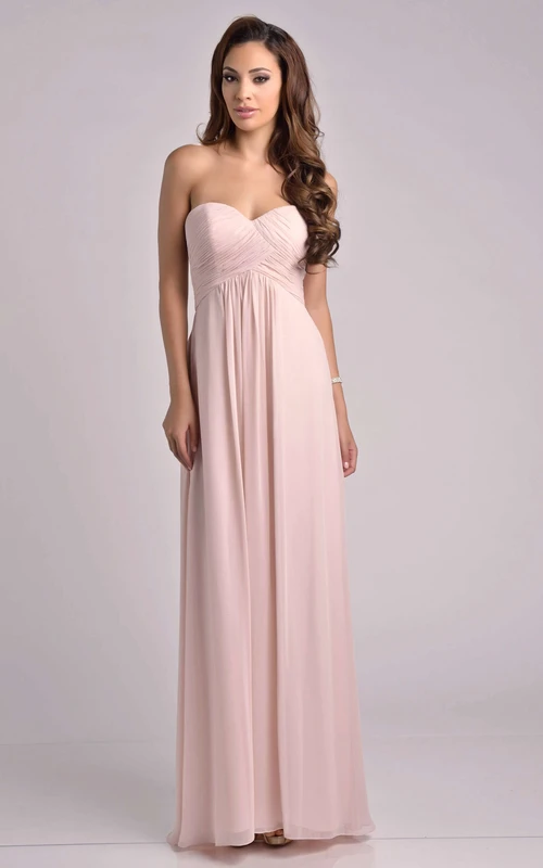 Robe de demoiselle d'honneur en mousseline de soie à buste froncé et décolleté en cœur, style empire, avec plis